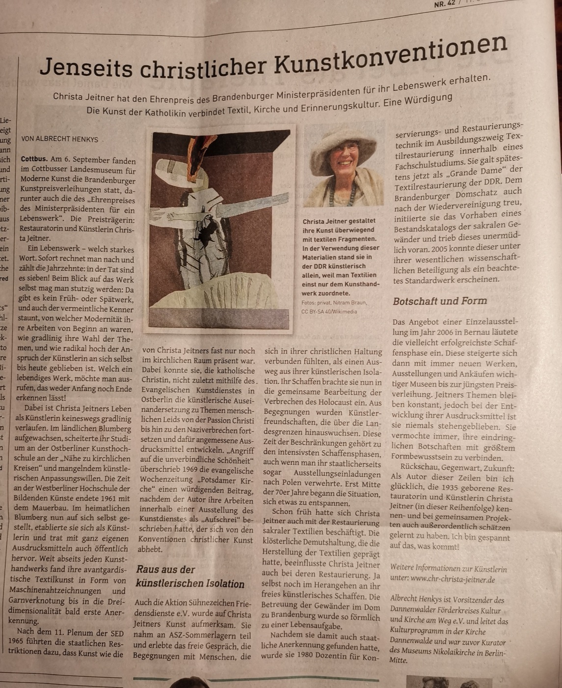Zeitungsseite: „Jenseits christlicher Kunstkonventionen“ von Albrecht Henkys